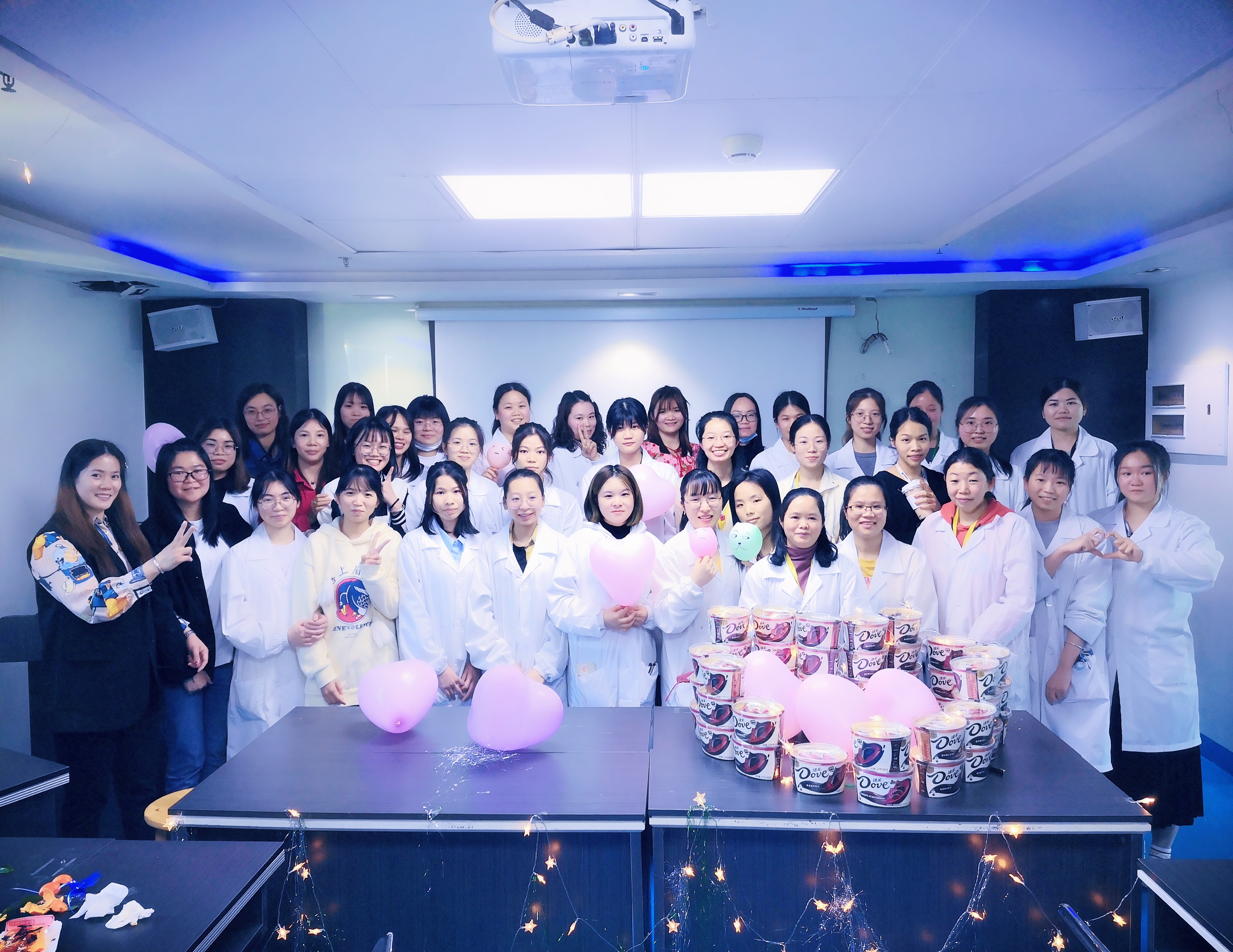 愿你笑靨如花，一生不減芳華！